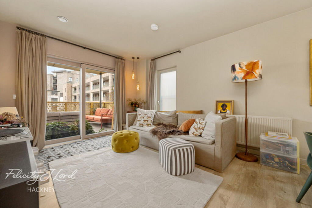 3-bed flat on Homerton High Street, LONDON, £210,000