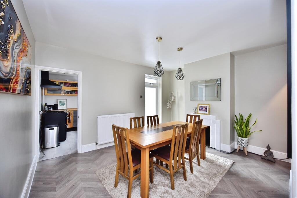 House in Gillingham, Twydall - More