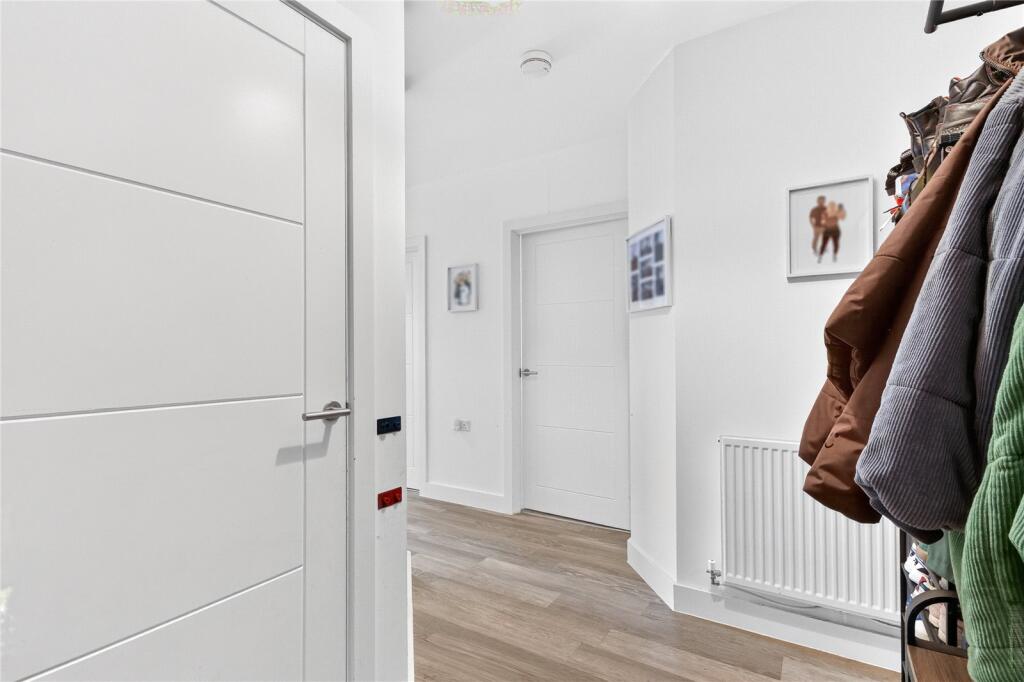 Apartment in Bracknell, Birch Hill - More