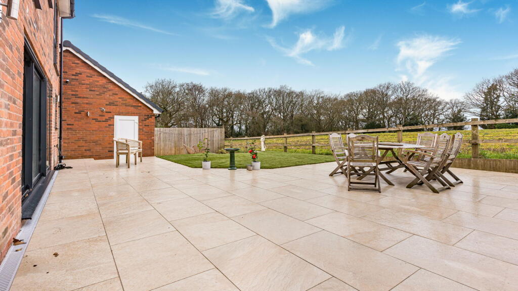 House in Birmingham, Sutton Coldfield - View 5