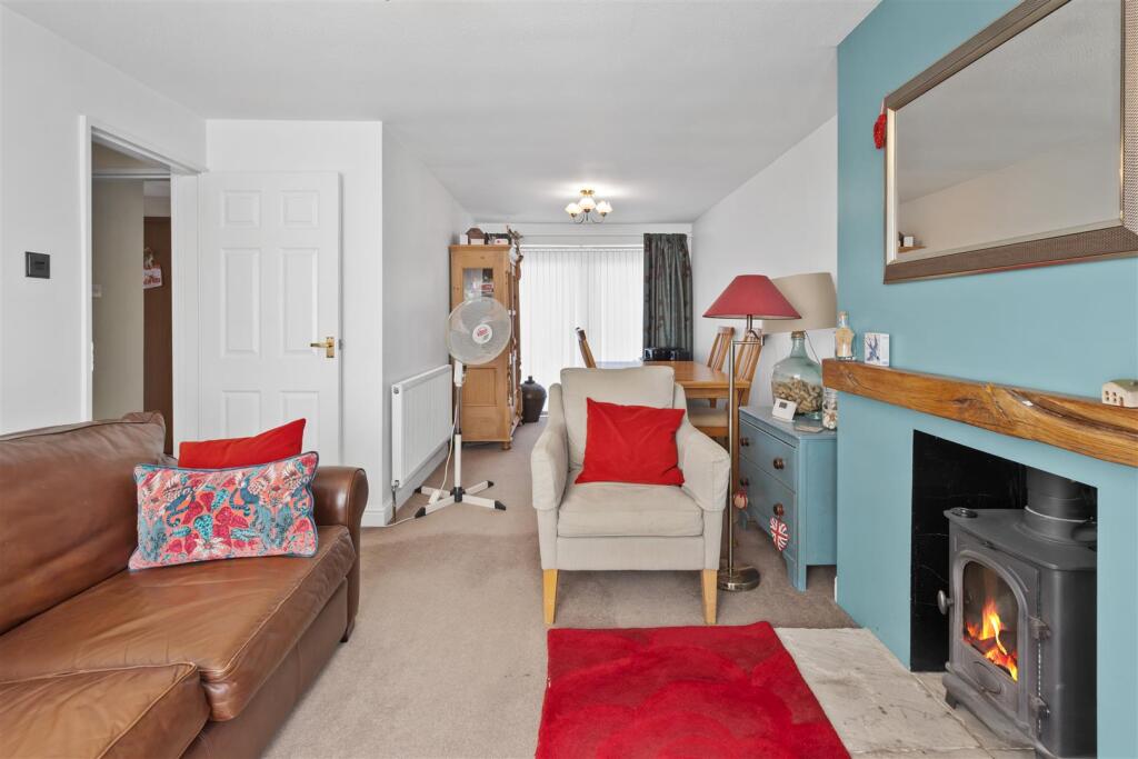 House in Wealden, Hailsham - More