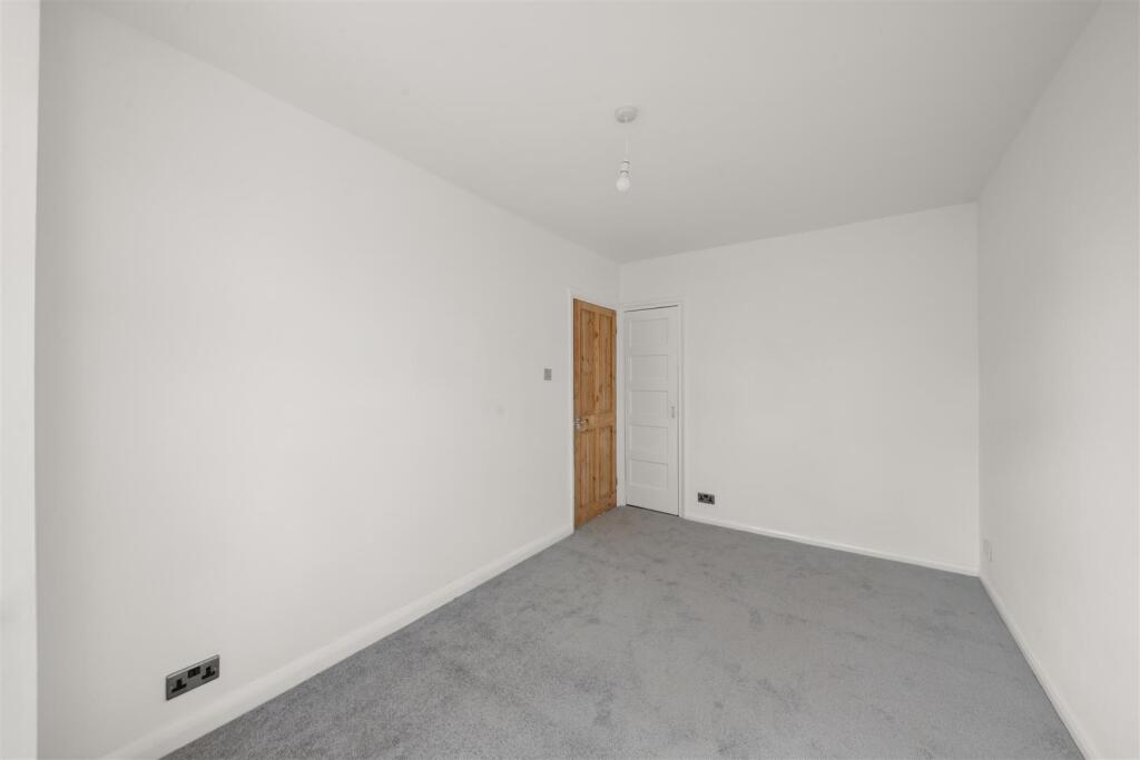 Apartment in London, Yeading - More