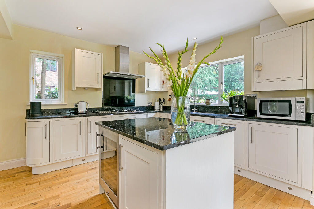 House in Slough, Windsor and Maidenhead - View 4