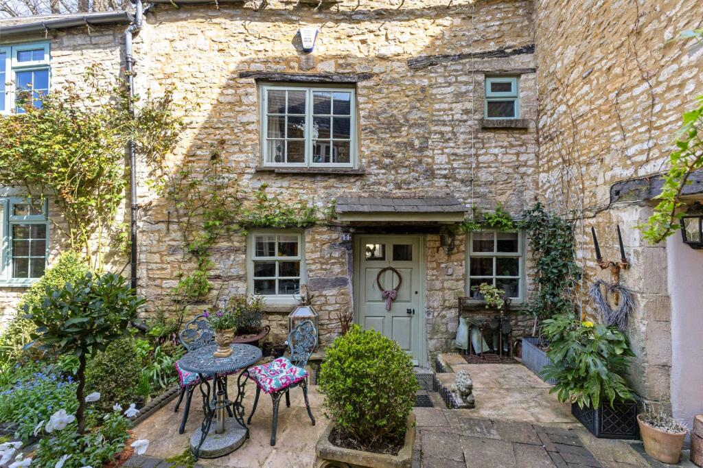House in Cotswold, Chesterton, Cirencester - More