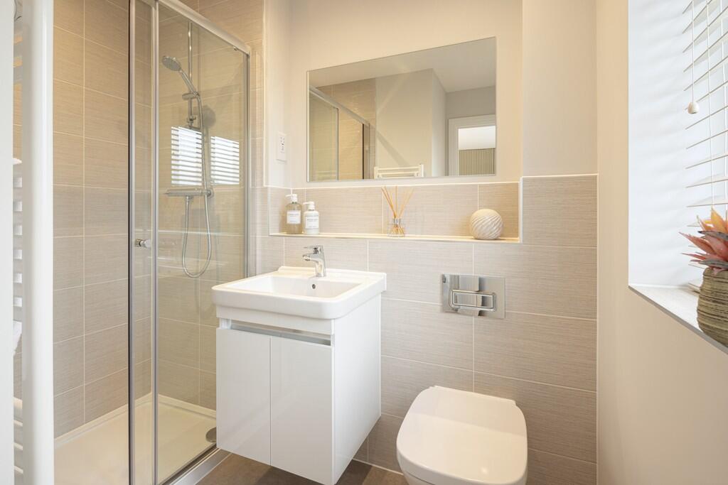 House in Crowthorne, Bracknell Forest - More