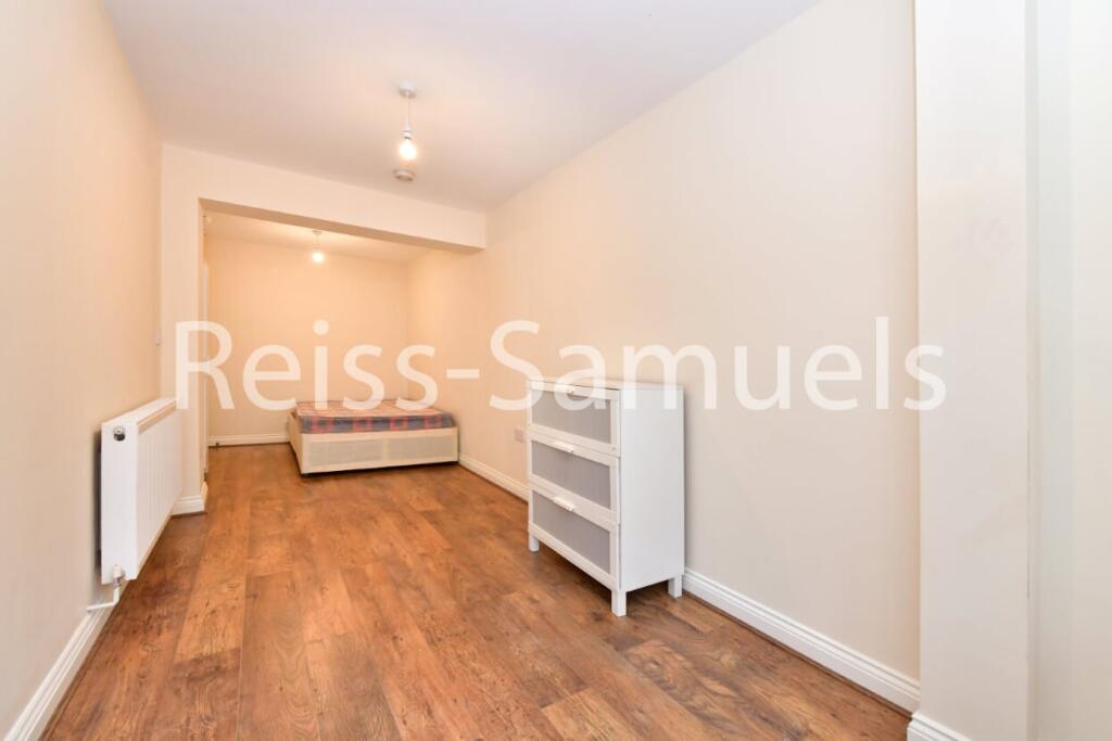 6 bedroom semi-detached house for rent