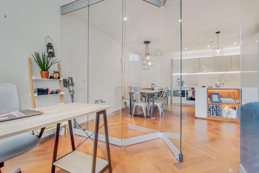 Apartment in London - More