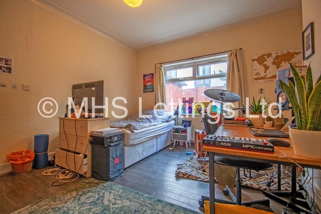 7 bedroom semi-detached house for rent
