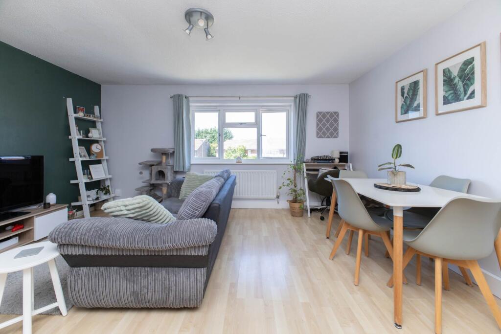 Apartment in Horsham, North Horsham - More