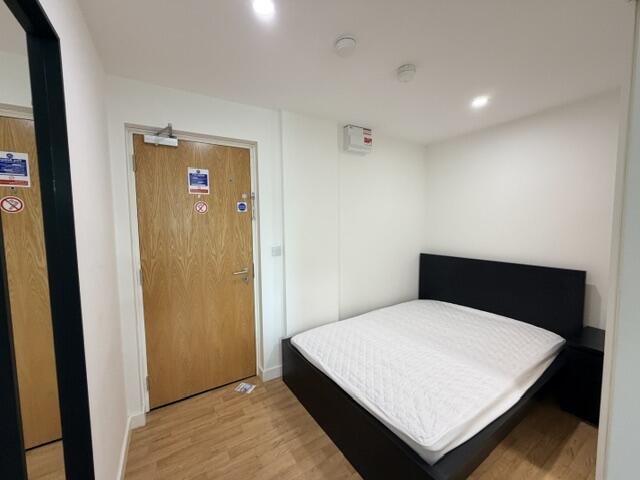 Apartment in Stoke-on-Trent - View 4