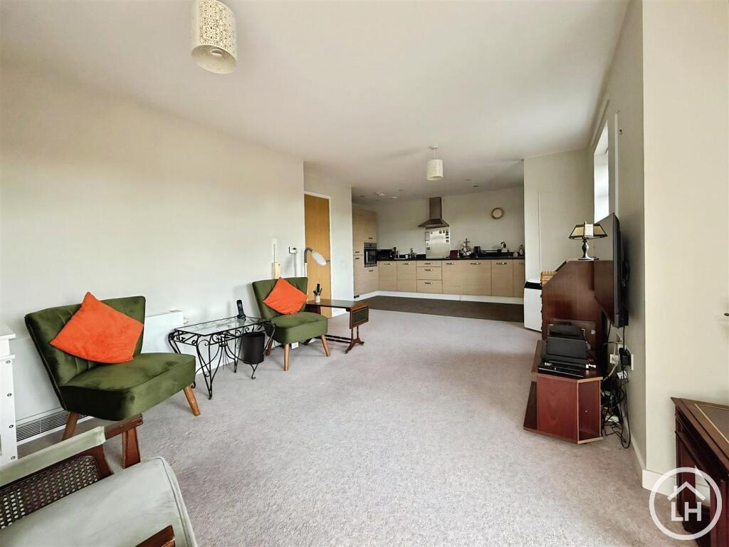 Apartment in Swale, Howt Green, Milton Regis - View 2