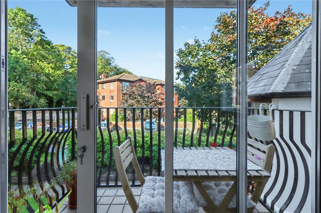 Apartment in Redhill - View 4