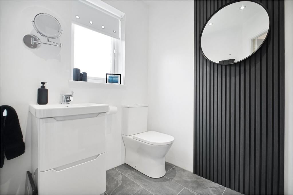 House in Kilwinning, North Ayrshire - More