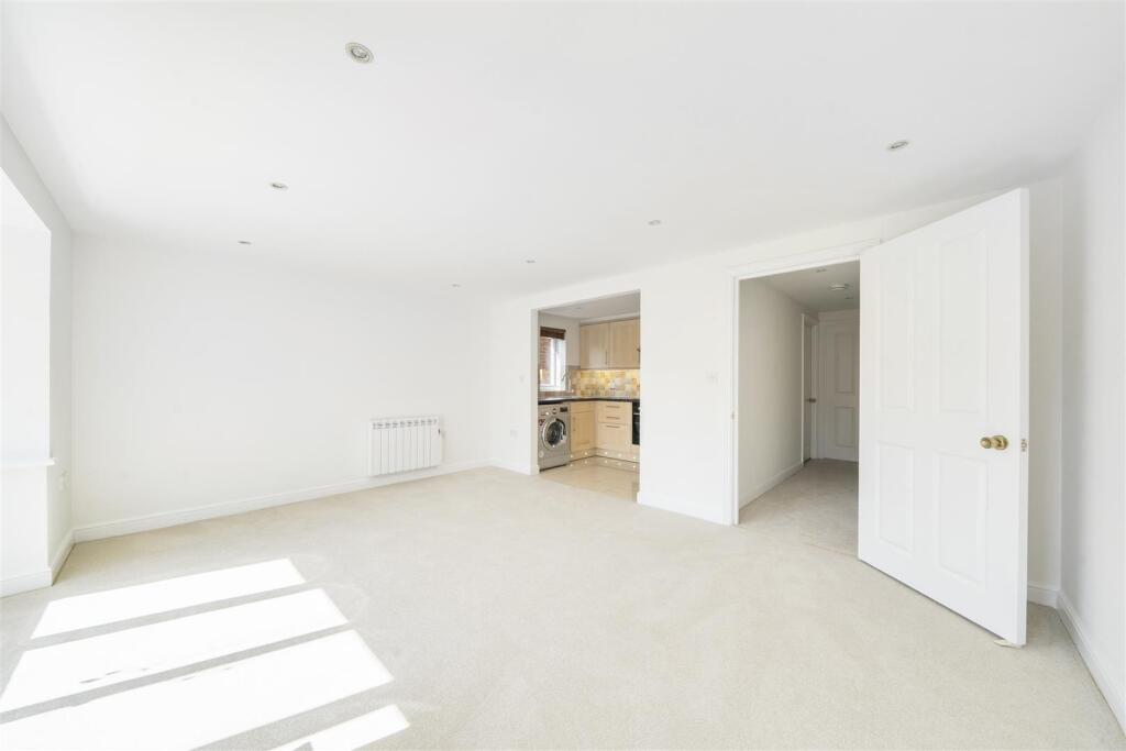 Apartment in Waverley, Haslemere - View 3