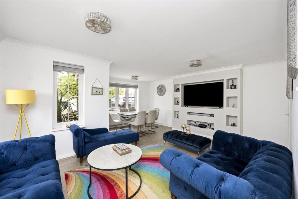 House in Brighton, Patcham, Hollingbury - More