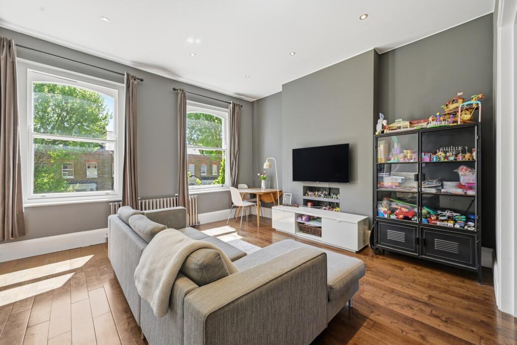 Apartment in London - View 2