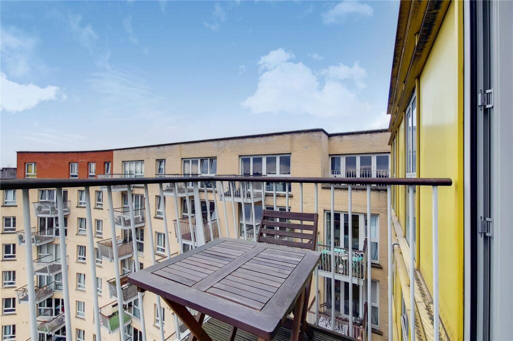 Apartment in London - More