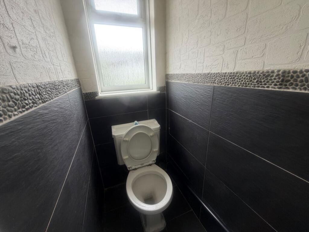 House in Eastbourne, Seaside, Roselands - More