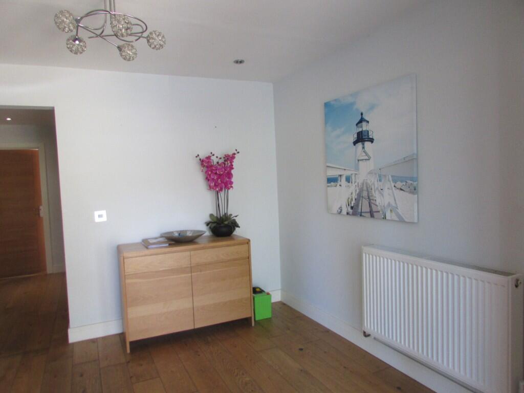 House in Slip End, Woodside - View 4