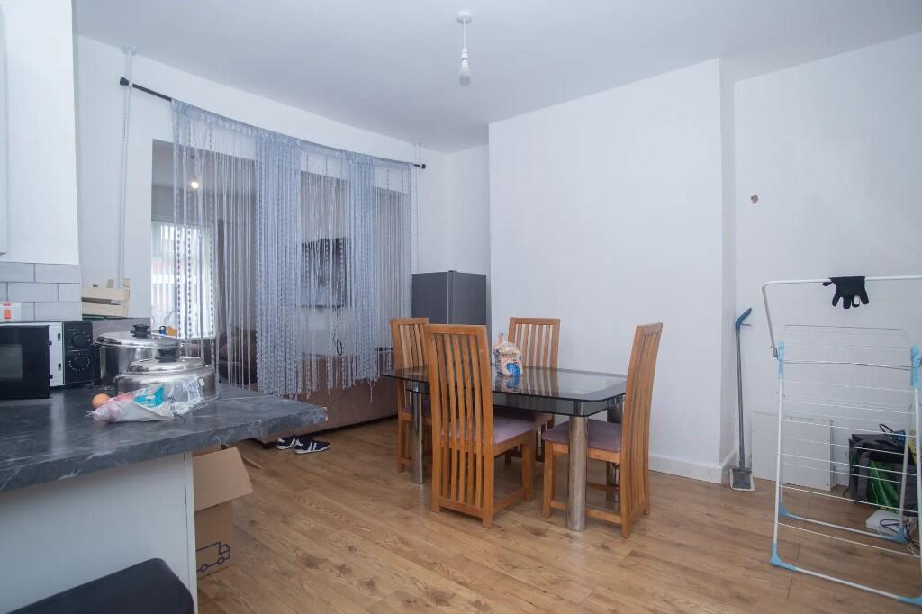 House in Oldham, Hollinwood - View 4