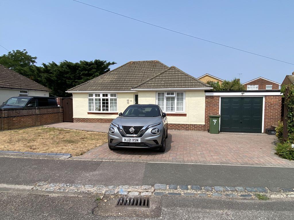 3-bed detached on Nursery Grove, Hedge End, SO30, £450,000