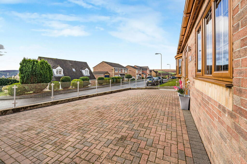 Heol Cwarrel Clark, Caerphilly, CF83 2NE photo 3