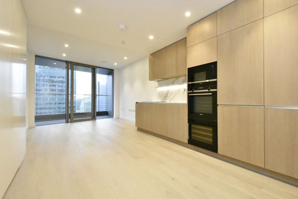 Main image of property: Luxury 1 Bed Flat To Let in Canary Wharf