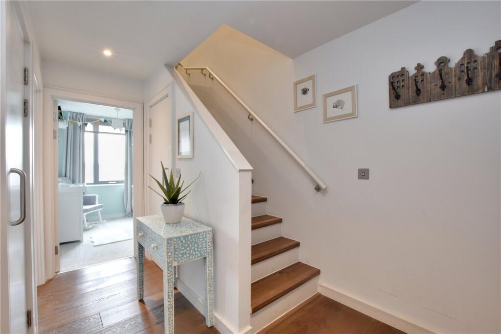 Apartment in London - More