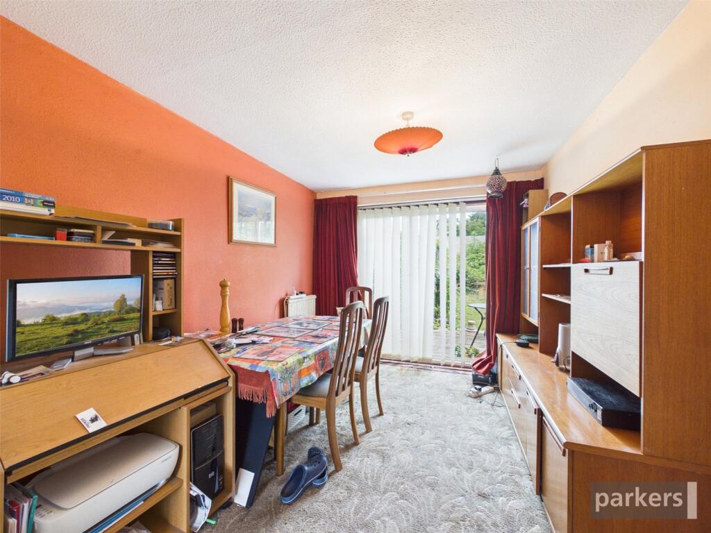 Malvern Close, Woodley, Reading, Berkshire, RG5 photo 4