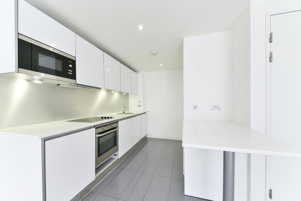 Apartment in London, St Luke's, Islington - View 4
