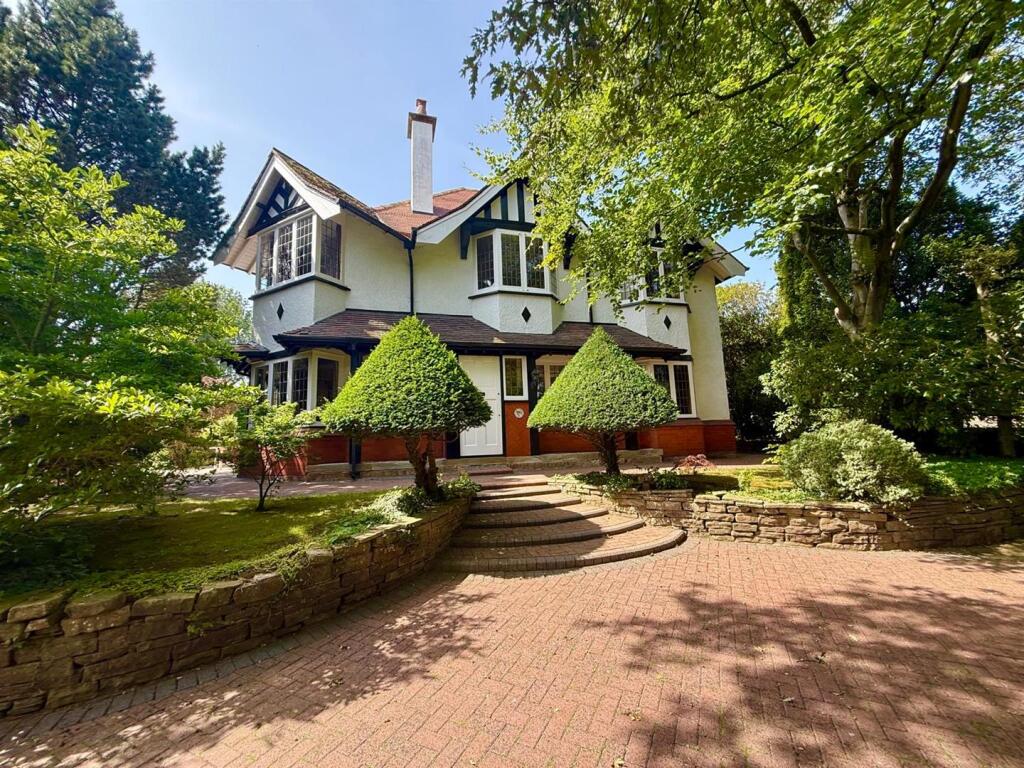 Main image of property: Park Lane, Macclesfield