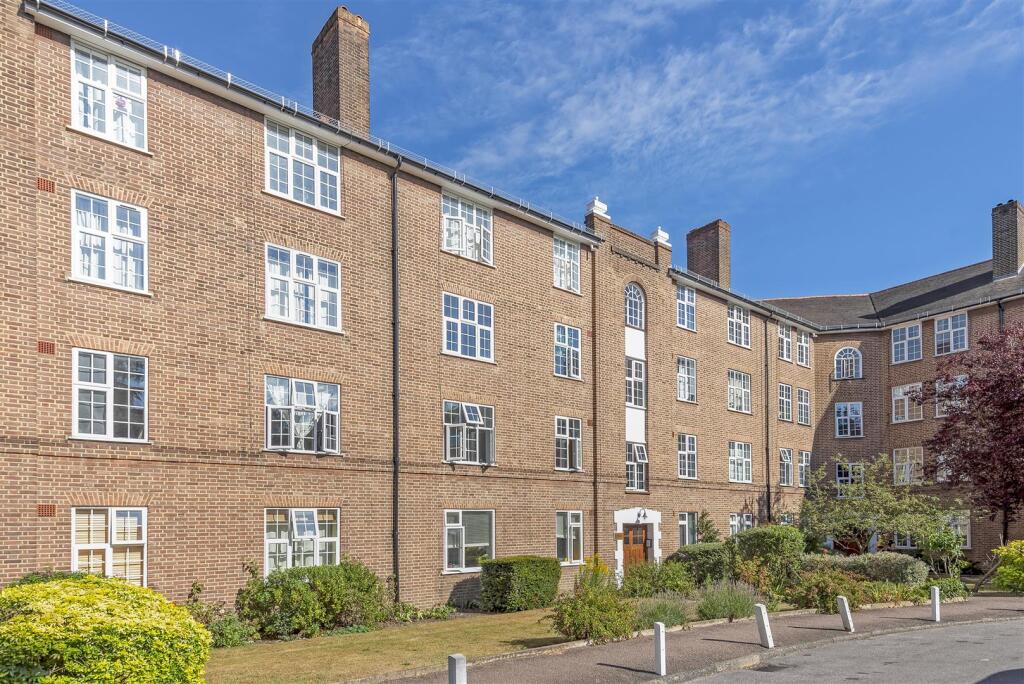 2-bed flat on Birkenhead Avenue, Kingston Upon Thames, £350,000