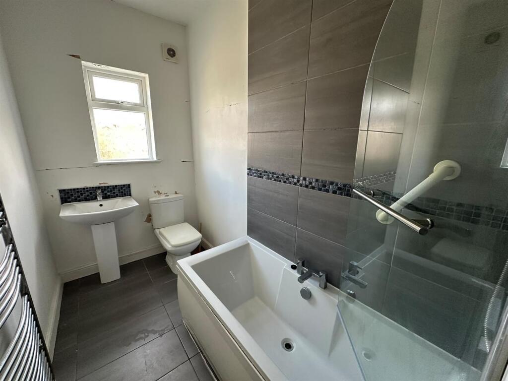 House in Oldham, Greater Manchester - More