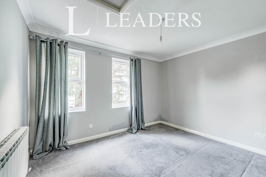 Apartment in Crawley, West Sussex - View 4