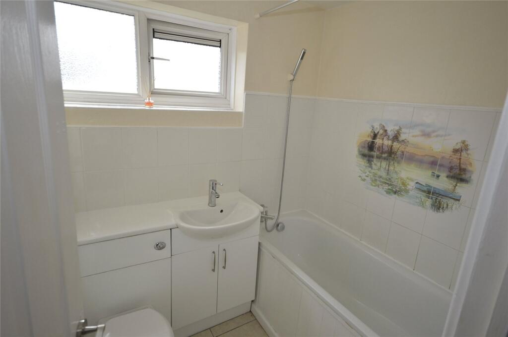 Apartment in Wolverhampton, Loxdale - View 3