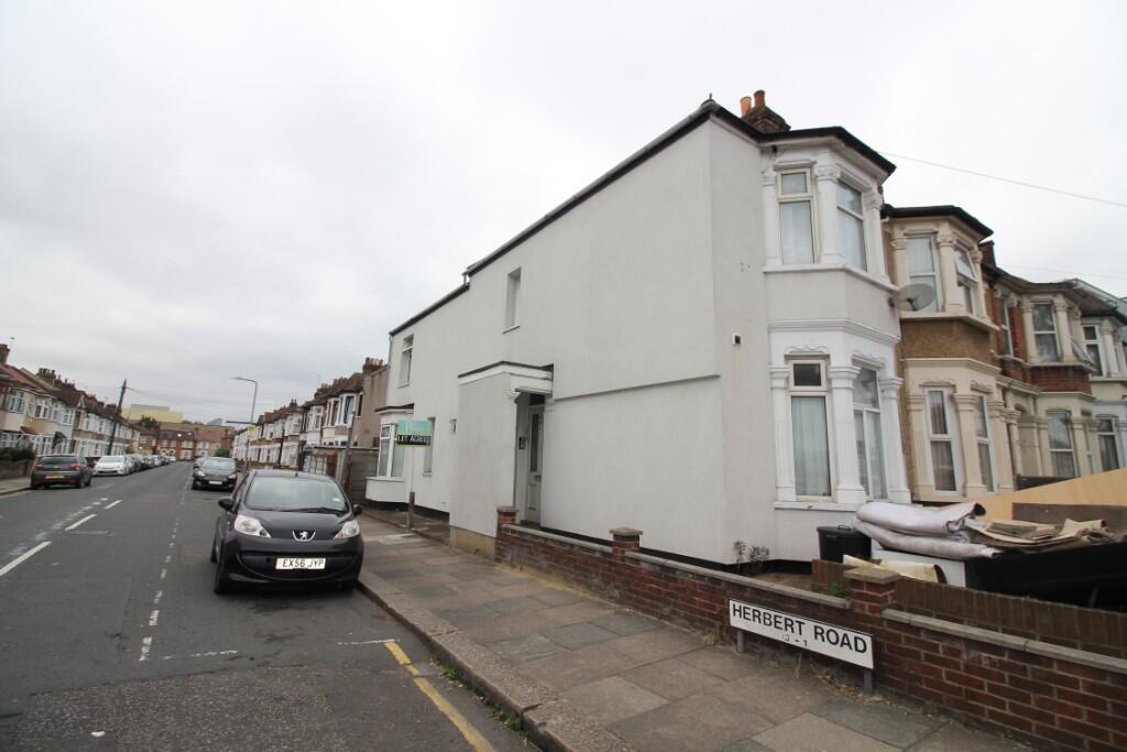 Main image of property: New Road, Ilford, London, IG3