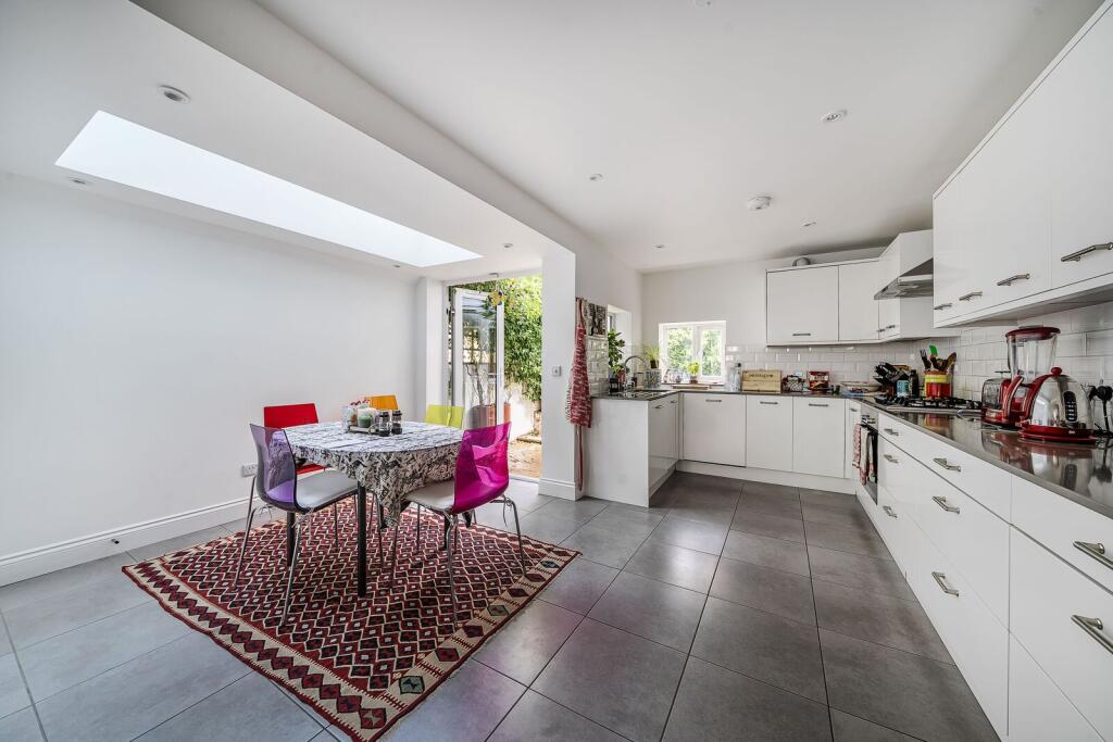 4 bedroom terraced house for rent