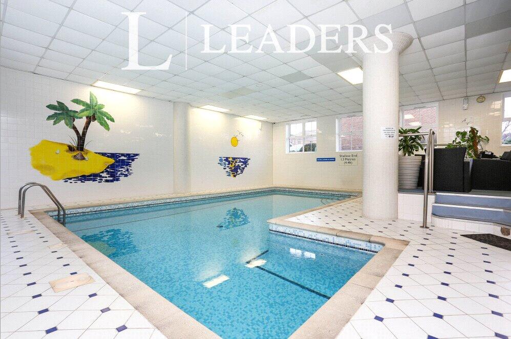 Studio flat on Paxton Road, London, £200,000