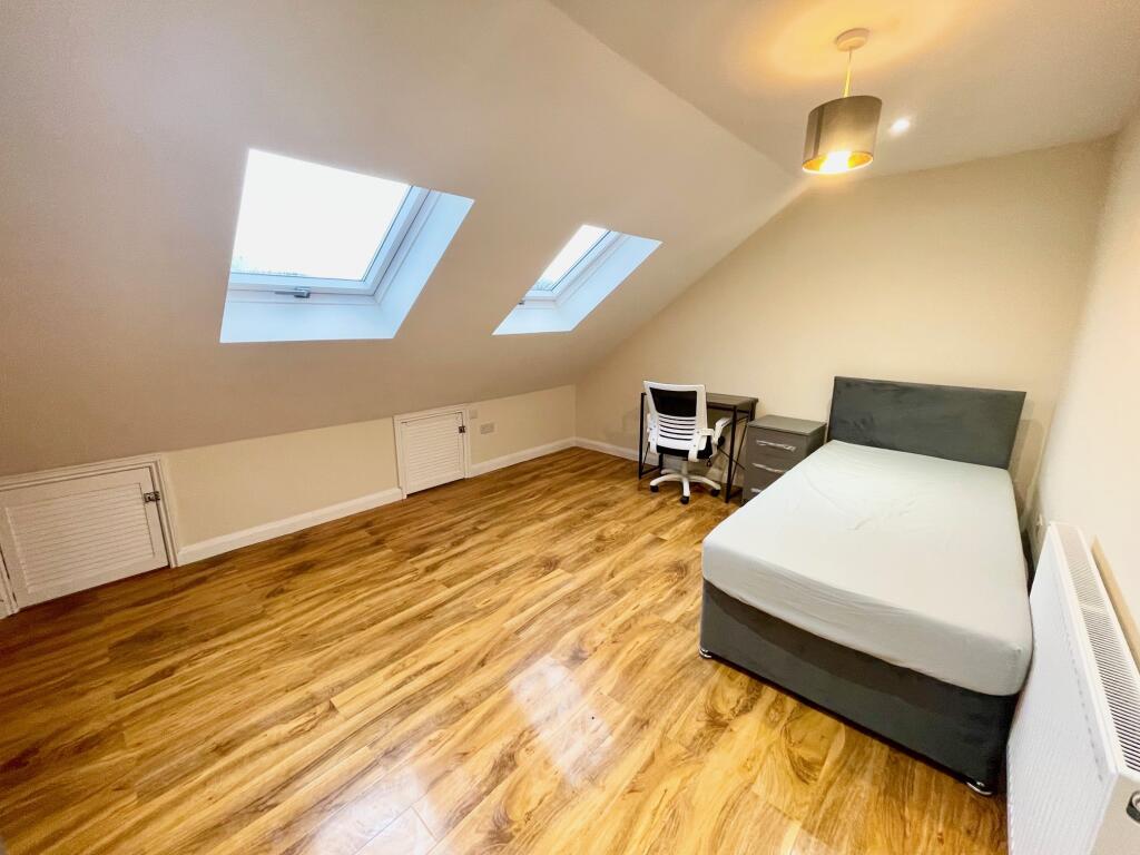 Main image of property: Princes Avenue N13