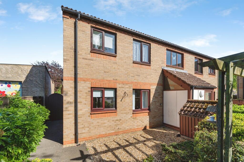 Main image of property: Robingoodfellows Lane, March