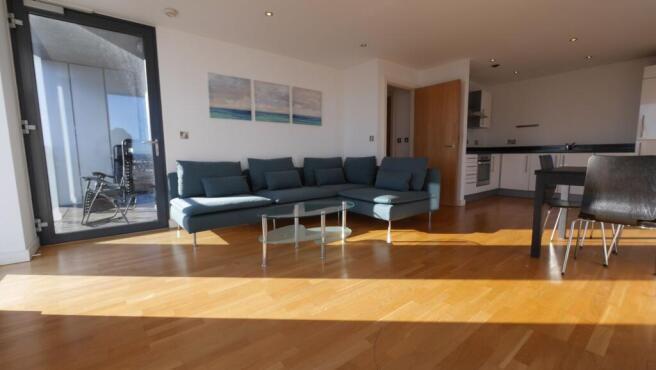2-bed flat on Millennium Tower, 250 The Quays, Salford, Lancashire, M50, £260,000