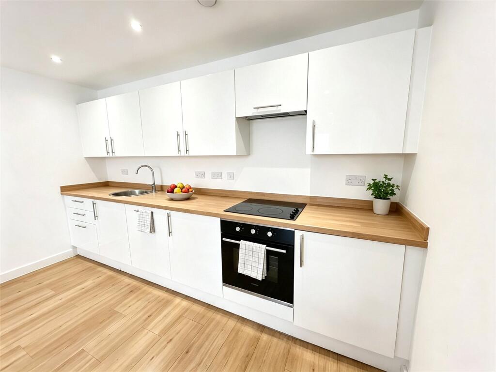 Apartment in Manchester, Brunswick, Ardwick - View 2