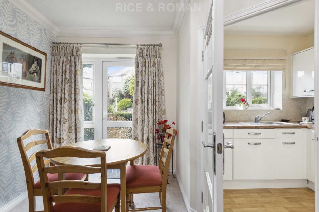 Emmeline Lodge, Leatherhead photo 5