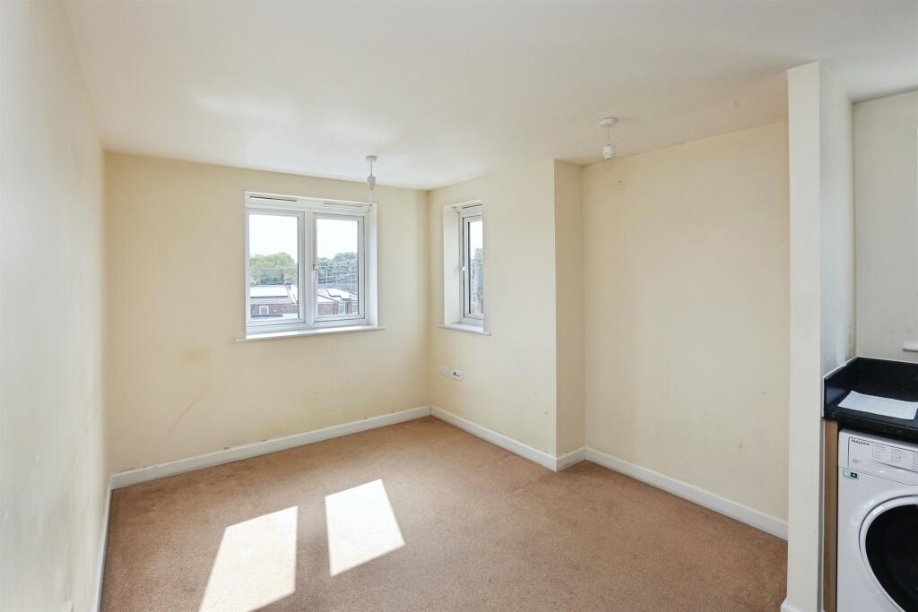 Apartment in Portsmouth - View 4