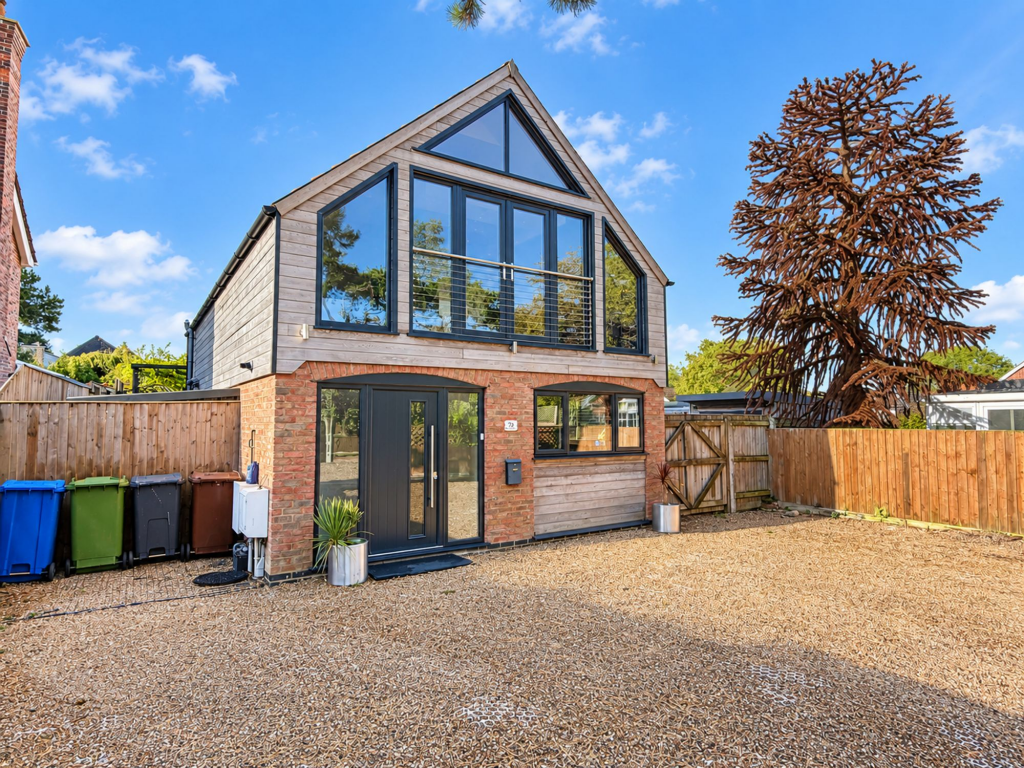 2-bed detached on Blackthorn Drive, Great Coates, DN37, £275,000