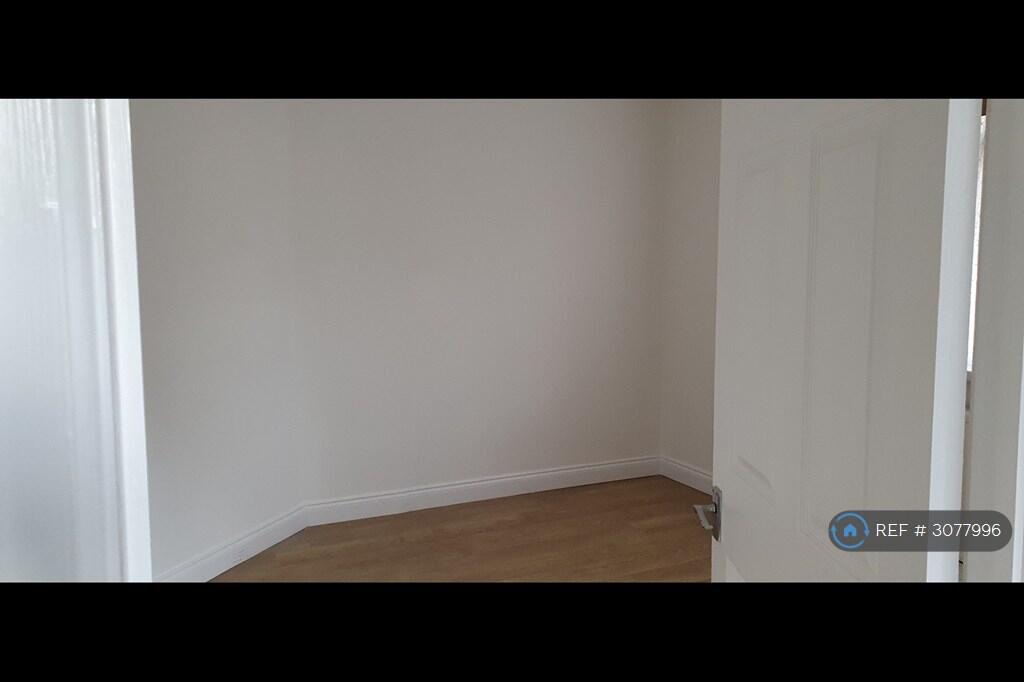 House in Hatfield, Birchwood - More