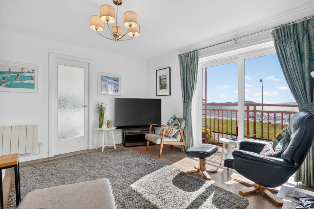 7 Curlinghall, Largs, KA30 8LB photo 4