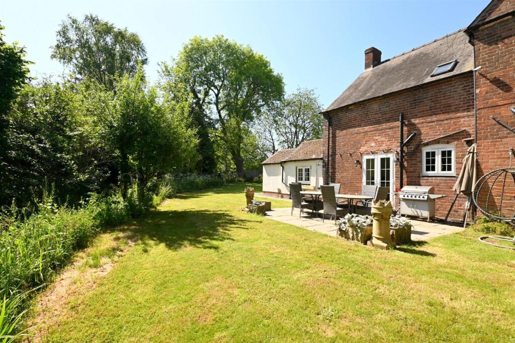 14, Brook End photo 2