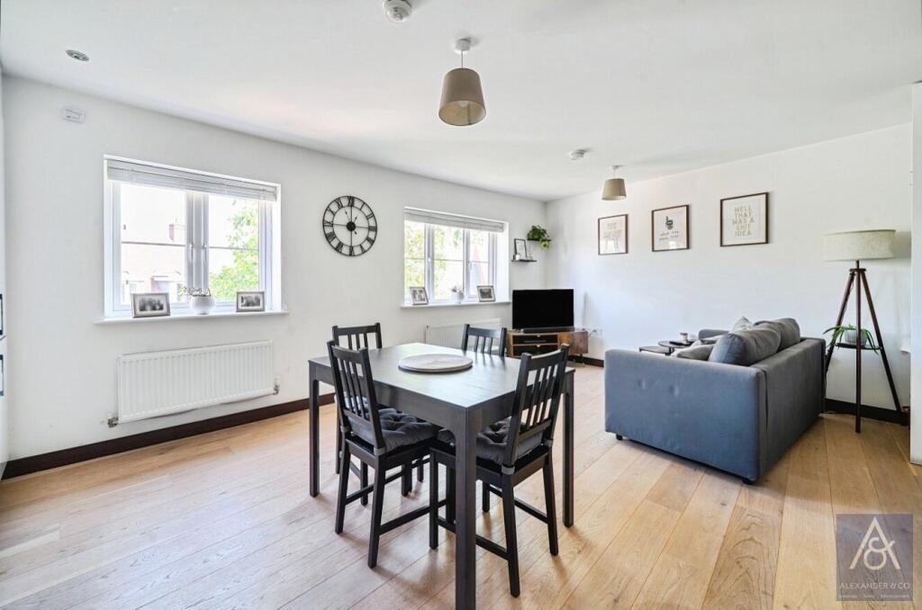 Apartment in Buckingham, Buckinghamshire - View 4