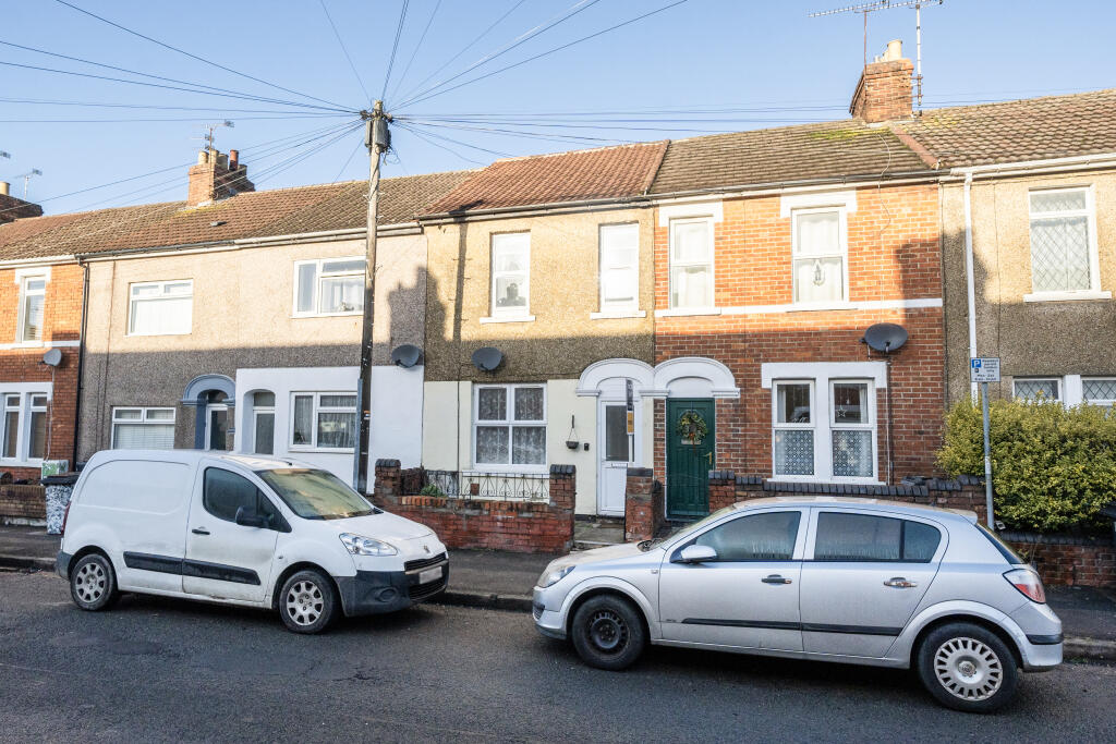 2-bed terraced on 49 Dean Street, Swindon, Wiltshire SN1 5EW, £140,000